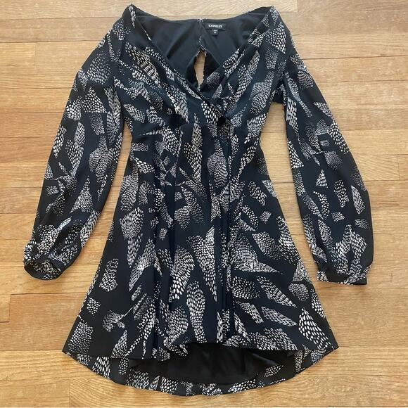 Express black white long sleeve a-line mini dress size extra small XS b8 - Picture 1 of 4